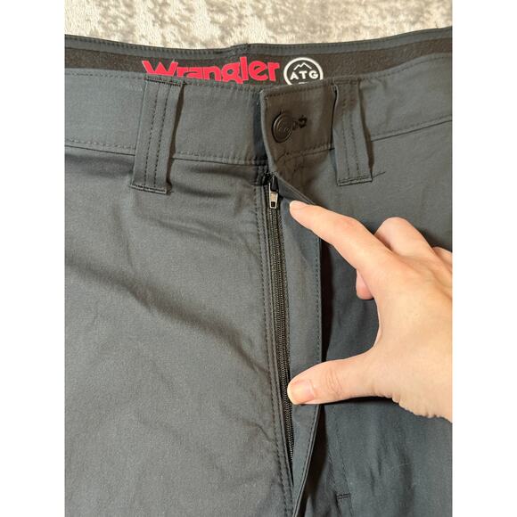 NWT Wrangler ATG All Terrain Gear Performance Shorts Mens Dark Grey Size 44‎ - Picture 6 of 10